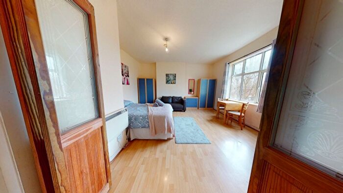 Studio To Rent In Chatsworth Road, Mapesbury, London, NW2