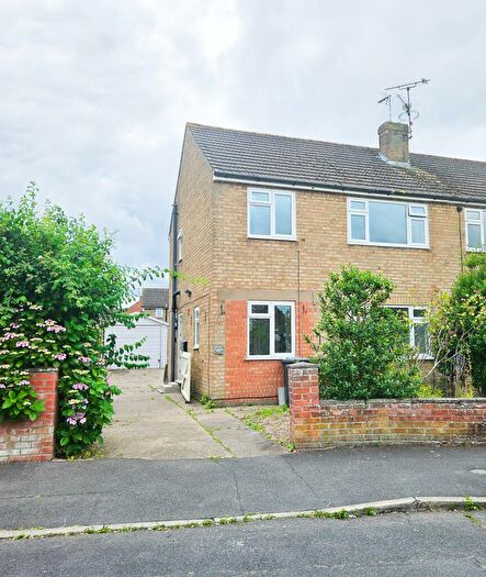 3 Bedroom Semi-Detached House To Rent In Sunfield Crescent, Birchwood, LN6