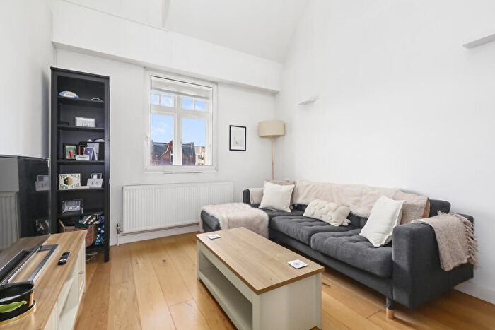 1 Bedroom Apartment To Rent In Camden High Street, Camden, London, NW1