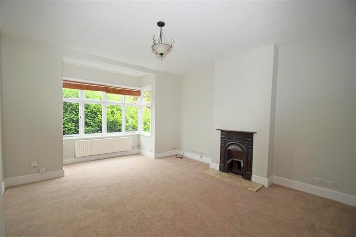 4 Bedroom Flat To Rent In St. Margarets Road, St Margarets, Twickenham, TW1