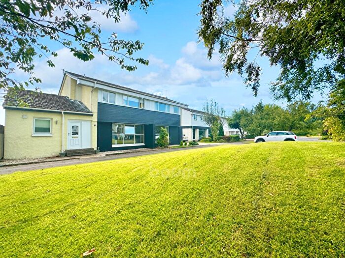 3 Bedroom Semi-Detached House For Sale In Garpel Way, Lochwinnoch, PA12