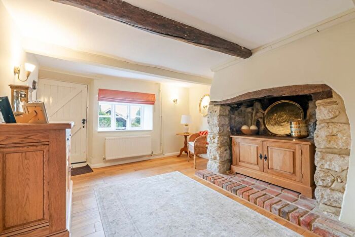 4 Bedroom Detached House For Sale In Manor Road, Oving, HP22