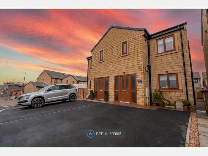 3 Bedroom Semi-Detached House To Rent In Mayfield Drive, Dove Holes, Buxton, SK17