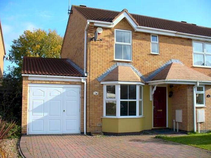 2 Bedroom Semi-Detached House To Rent In Pevensey Close, Rushden, NN10