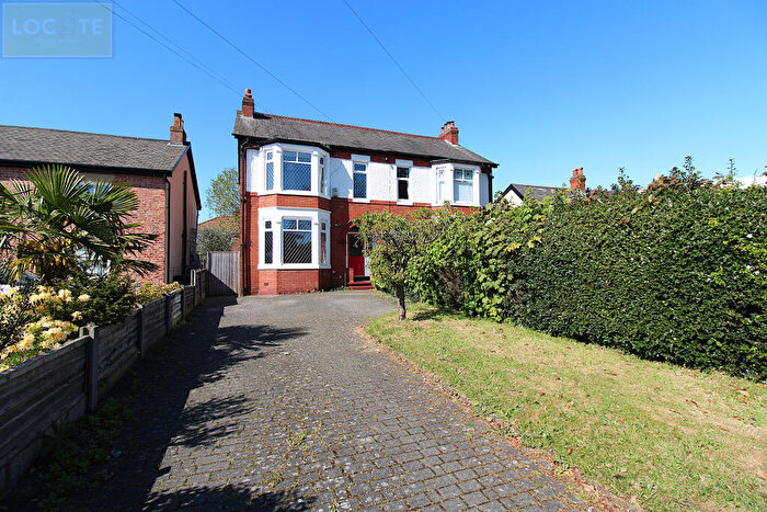 3 Bedroom Semi-Detached House For Sale In Davyhulme Road Davyhulme, M41