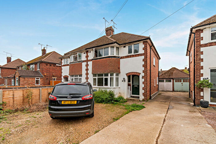 3 Bedroom Semi-Detached House For Sale In Manor Road, Banbury, OX16