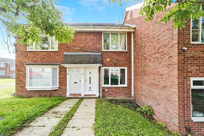 1 Bedroom Apartment For Sale In Woodhall Drive, Leeds, LS5