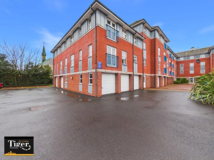 1 Bedroom Flat For Sale In Newton Drive, Blackpool, FY3