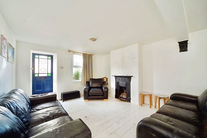 2 Bedroom Semi-Detached House For Sale In High Road, Wormley, Broxbourne, EN10