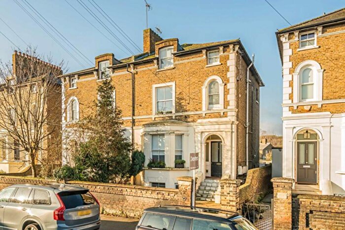 1 Bedroom Flat For Sale In Knights Park, Kingston Upon Thames, KT1