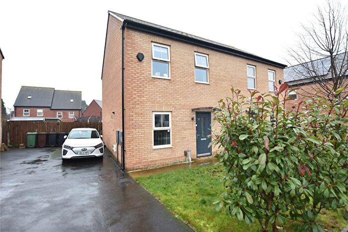 3 Bedroom Semi Detached House For Sale In Kentmere Approach, Leeds, West Yorkshire, LS14