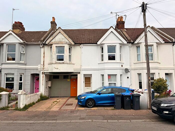 3 Bedroom Flat For Sale In Becket Road, Worthing, BN14