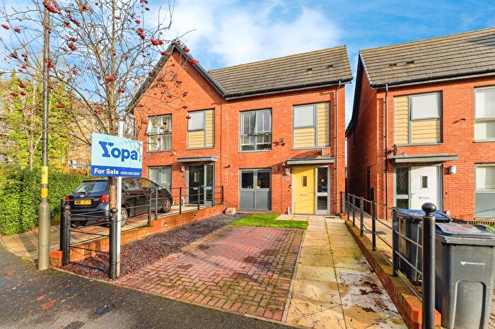 3 Bedroom Semi Detached House For Sale In Sir Benjamin Stone Way, Birmingham, B23