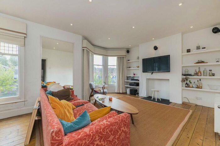 3 Bedroom Maisonette To Rent In Telferscot Road, London, SW12