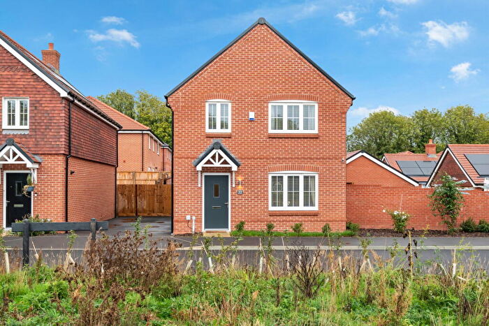 3 Bedroom Detached House For Sale In Meadow Gardens, Oakley, RG23