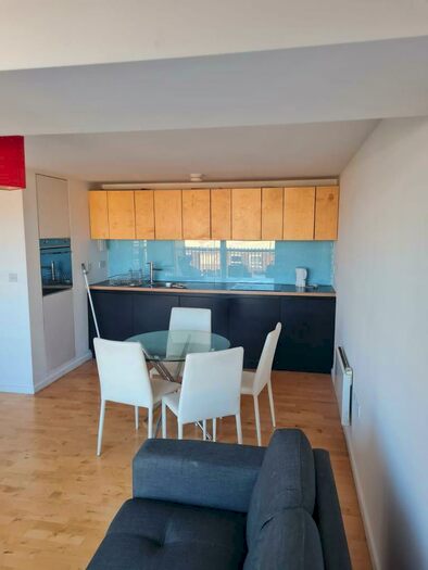 2 Bedroom Apartment To Rent In The Avenue, Leeds, LS9