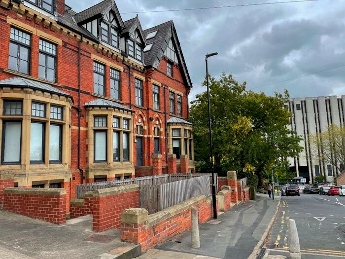 7 Bedroom Apartment To Rent In Hyde Terrace, Leeds, West Yorkshire, LS2