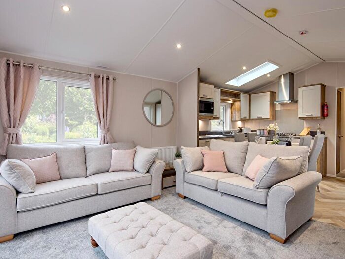 2 Bedroom Lodge For Sale In Street Lane, Bubwith, DN14