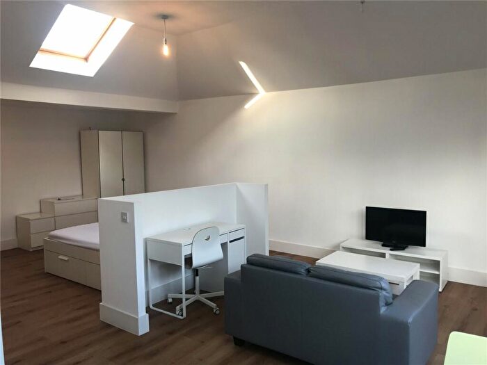 Flat To Rent In Town Hall, Bexley Square, Salford, Manchester, M3