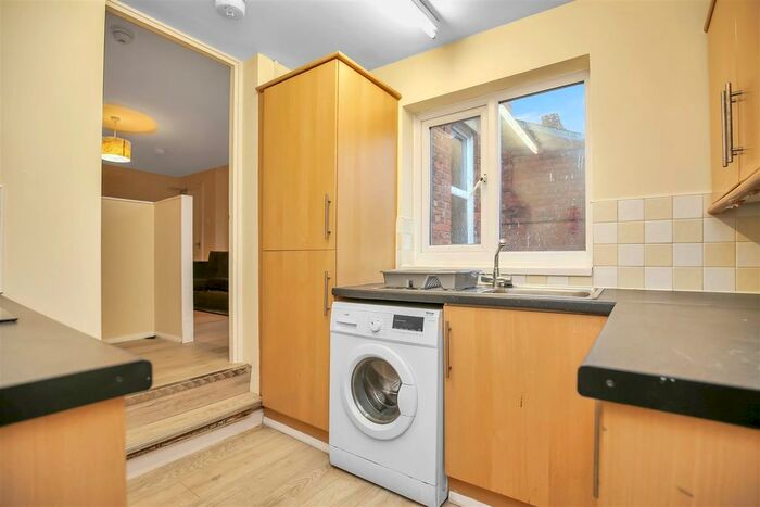 6 Bedroom Maisonette To Rent In Simonside Terrace, Heaton, Newcastle Upon Tyne, NE6