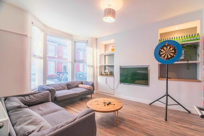 5 Bedroom Semi-Detached House To Rent In Langdale Road, Liverpool, L15