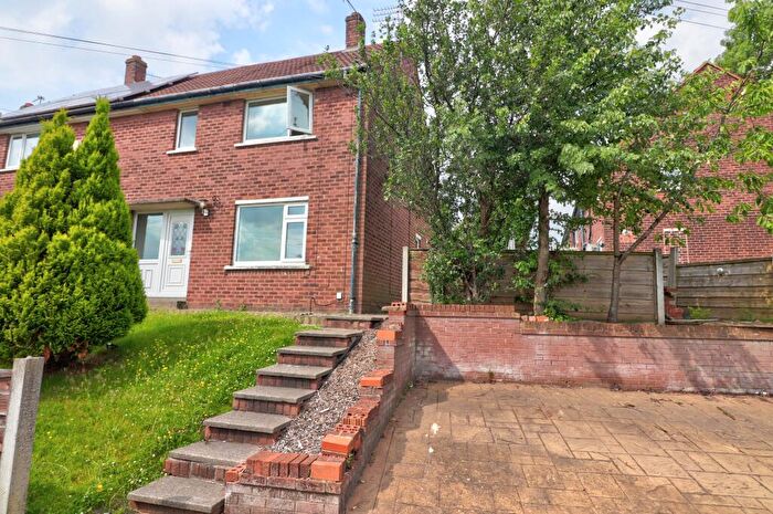 2 Bedroom Semi-Detached House For Sale In Lordsfield Avenue, Ashton-under-lyne, OL7