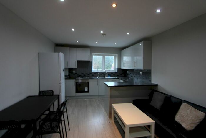 2 Bedroom Flat To Rent In Langley Park Road, Sutton, SM2