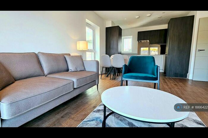 2 Bedroom Flat To Rent In Green Park Village, Reading, RG2