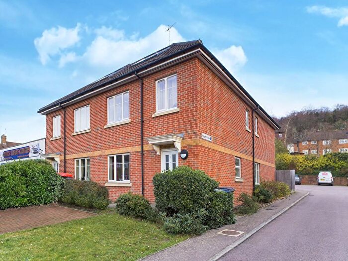 2 Bedroom Flat For Sale In Micklefield Road, High Wycombe, HP13