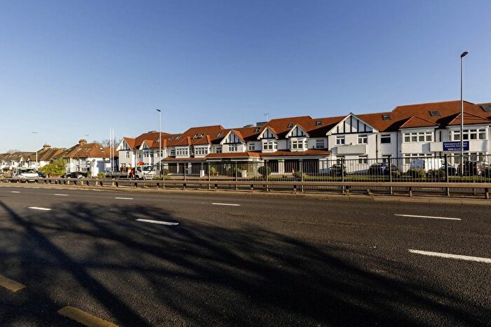 Studio To Rent In Hendon Way, London, NW2