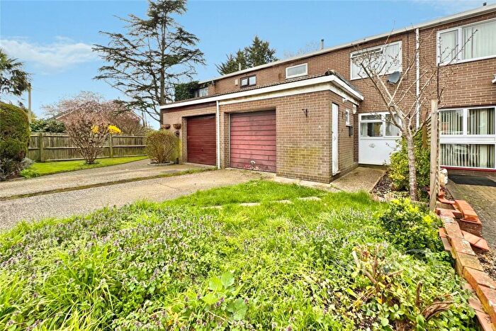 3 Bedroom Terraced House For Sale In Rugby Close, Owlsmoor, Sandhurst, GU47