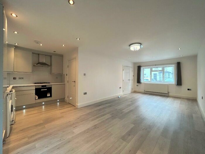 3 Bedroom Semi-Detached House To Rent In Vale Road, Sutton, SM1