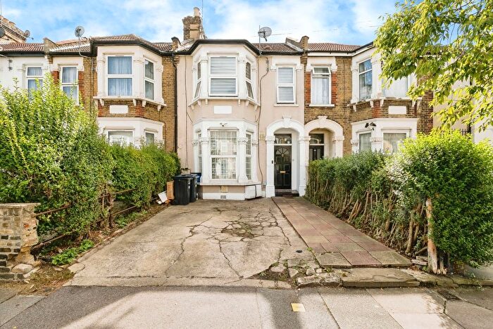 2 Bedroom Flat For Sale In Empress Avenue, Ilford, IG1