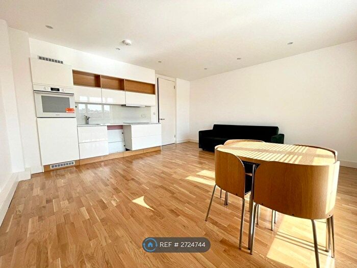 1 Bedroom Flat To Rent In Old Kent Road, London, SE1