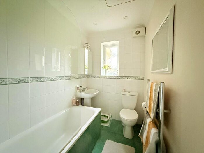 2 Bedroom Detached Bungalow To Rent In Northlands Close, Totton, SO40