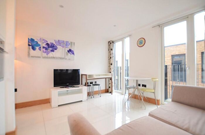 Studio To Rent In Churchway, London, NW1