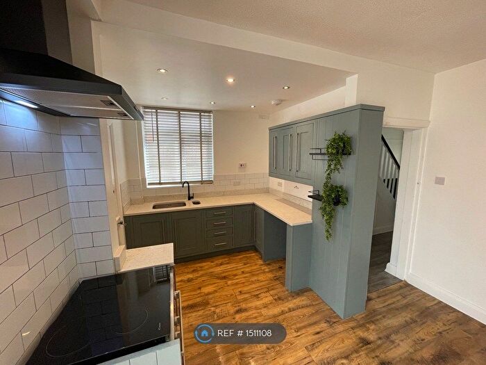 3 Bedroom Semi-Detached House To Rent In Little Glen Road, Glen Parva, Leicester, LE2