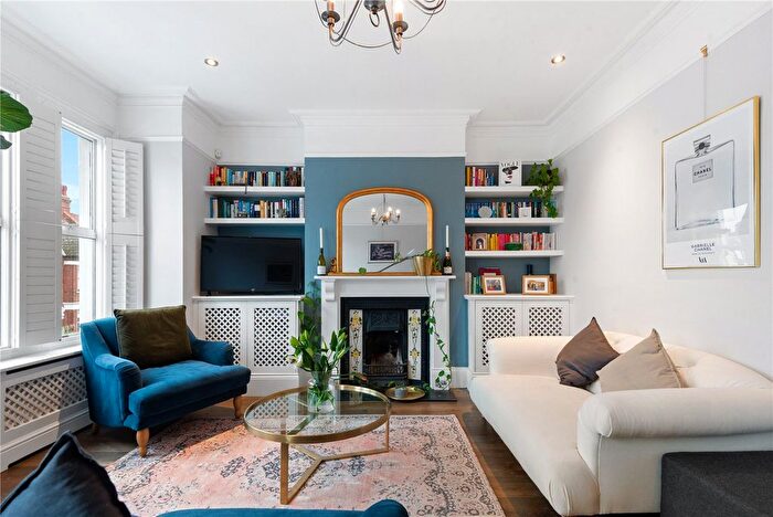 3 Bedroom Maisonette For Sale In Mantilla Road, Balham, London, SW17