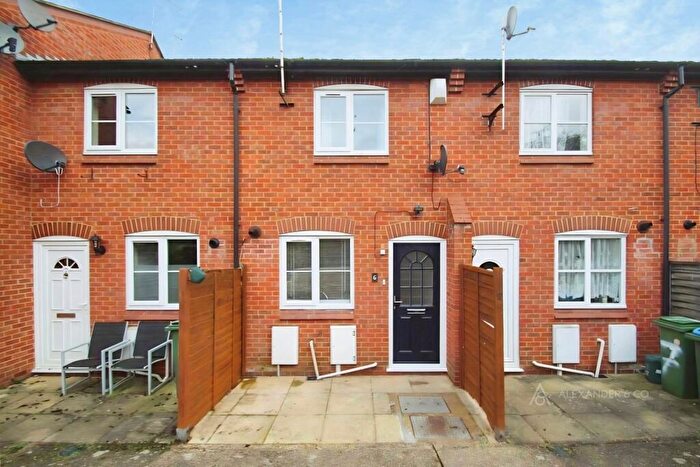 2 Bedroom Terraced House To Rent In Chestnut Cottages, Mitre Street, Buckingham, MK18