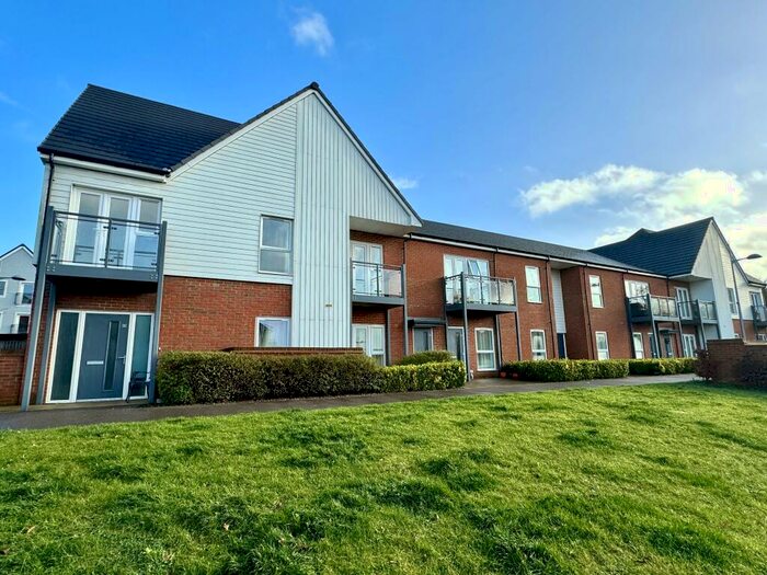 2 Bedroom Apartment To Rent In Turnpike Lane, Faygate, Horsham, RH12