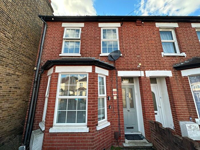 3 Bedroom Semi-Detached House To Rent In Slough, Berkshire, SL1