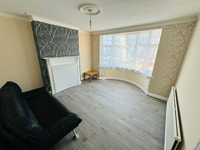 4 Bedroom Terraced House To Rent In Eton Road, Ilford, IG1