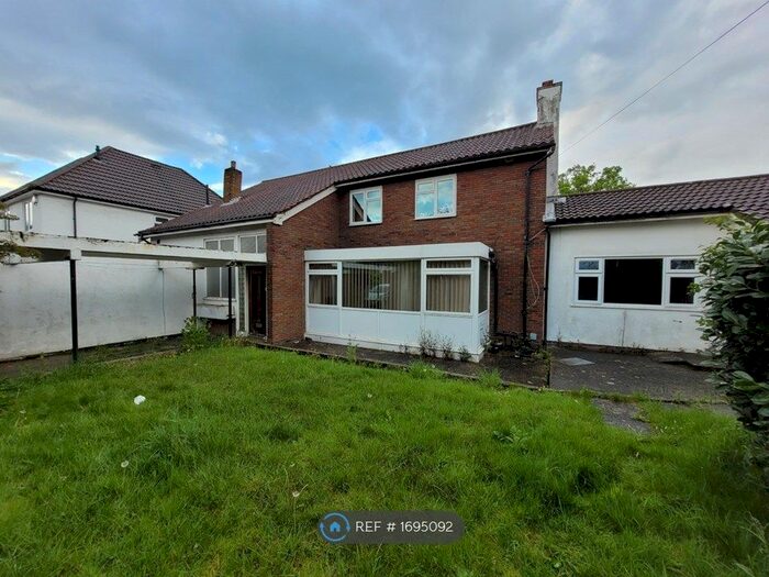 3 Bedroom Detached House To Rent In Greenways, Surrey, KT10