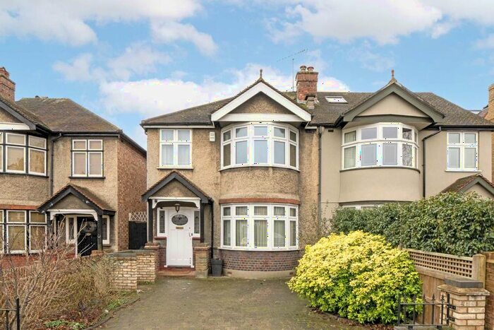 3 Bedroom Property To Rent In Cuckoo Lane, London, W7