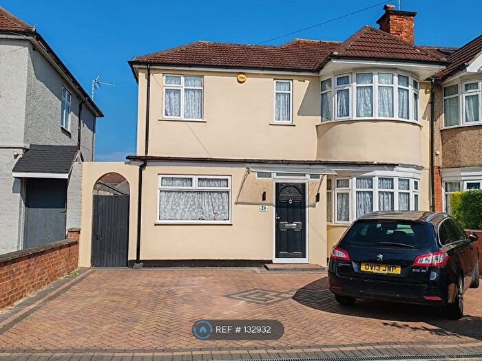 5 Bedroom Semi-Detached House To Rent In Lulworth Close, Harrow, HA2