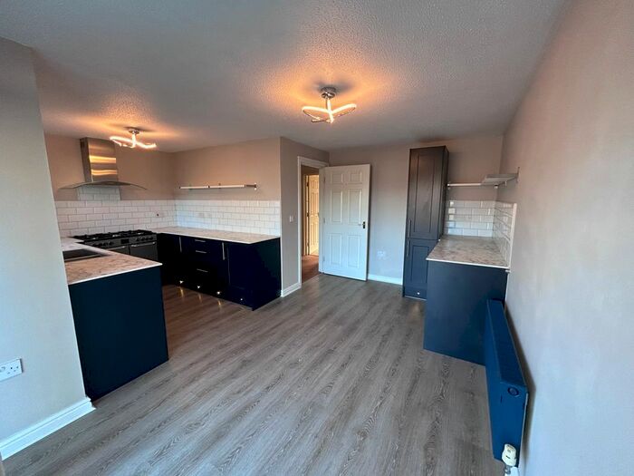 4 Bedroom Semi-Detached House To Rent In Moorland Green, Swansea, SA4