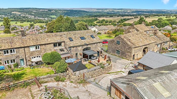 4 Bedroom Barn Conversion For Sale In Wilsden Hill, Wilsden, Bradford, BD15