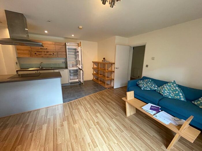 2 Bedroom Apartment To Rent In Windsor Court, Mostyn Grove, London, E3