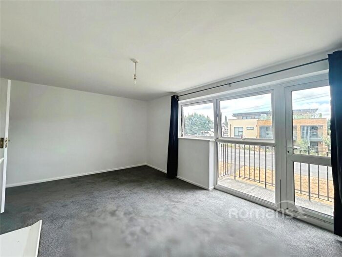 2 Bedroom Flat To Rent In Cookham Road, Maidenhead, SL6