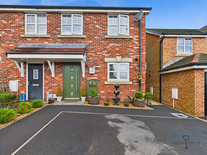 3 Bedroom Semi-Detached House For Sale In Sand Martin Avenue, Wesham, PR4